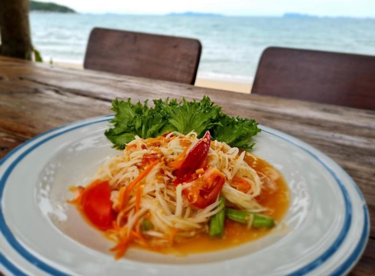 Vandrerhjem Chill Lipa Noi And Cafe